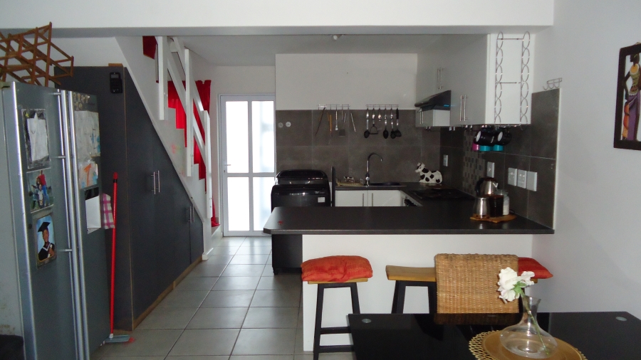 2 Bedroom Property for Sale in Stratford Green Western Cape